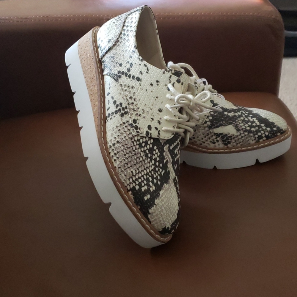 Shoes - Picture 2 of 2